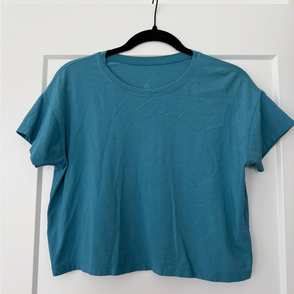 Lululemon cropped cotton tee